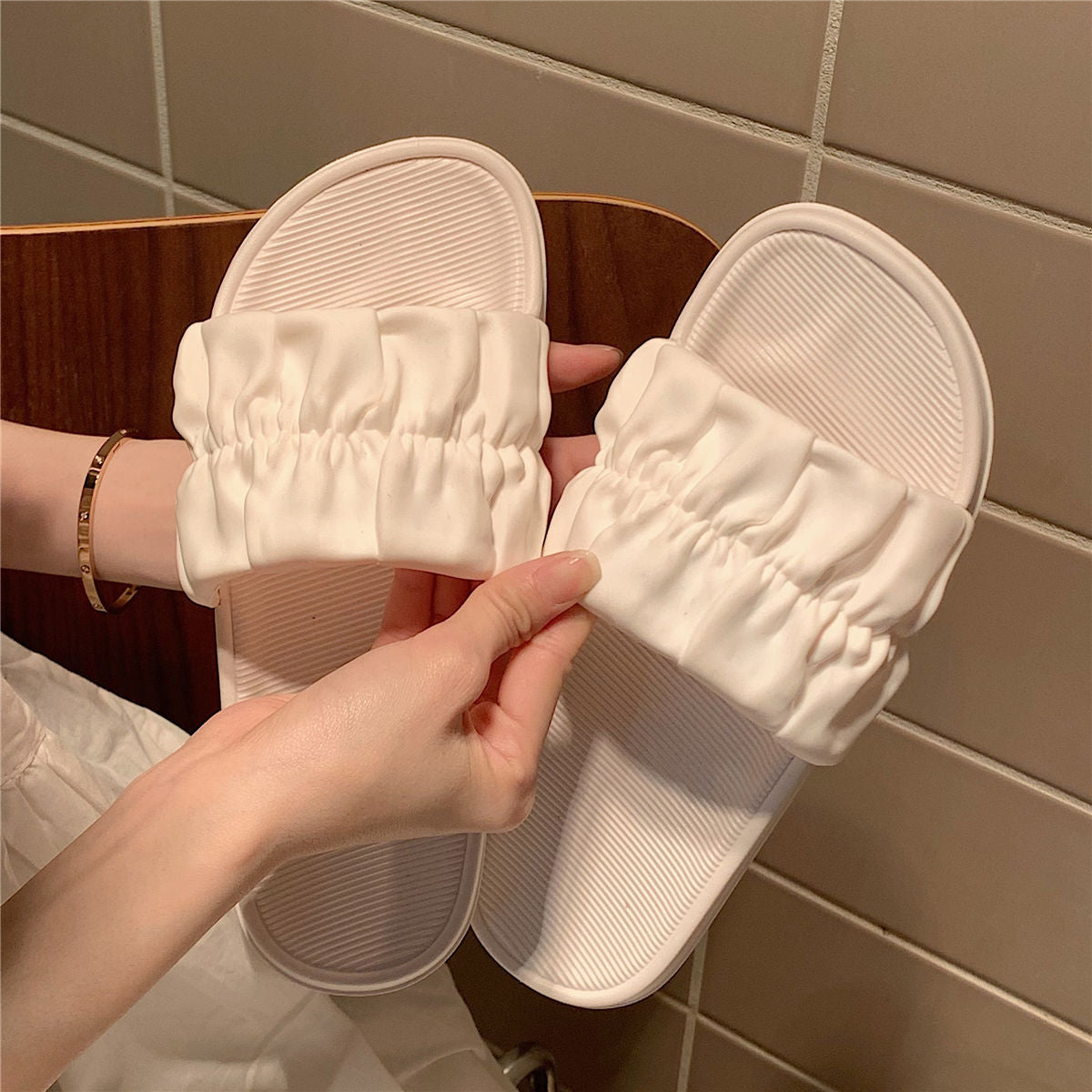 Zapatos de agujero de estilo nuevo de PVC al por mayor